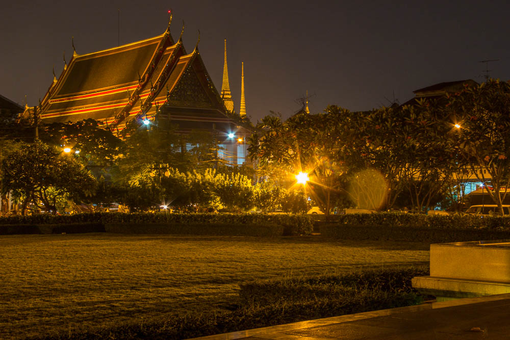 Just opposite of Wat Arun. It's worth to turn around sometimes.