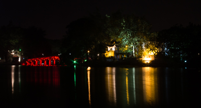 Hoan Kiem Lake by night